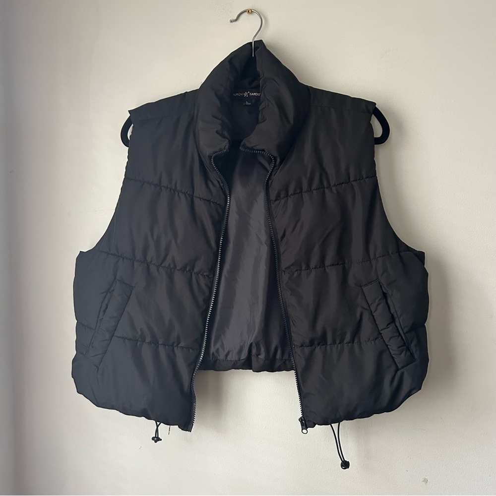 Almost Famous Size Large Black Vest